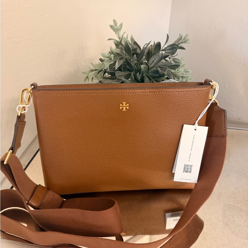 NWT Tory Burch Tan Leather Crossbody with Gold Details - Picture 3 of 8